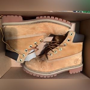 Boys Timberland boots size 4.5Y